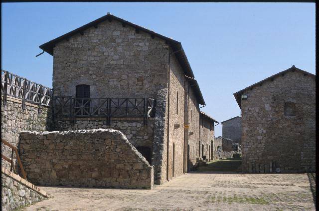 SCENE D'ABRUZZO: Fortezza di Civitella del Tronto, Campli e la Valle delle Abbazie