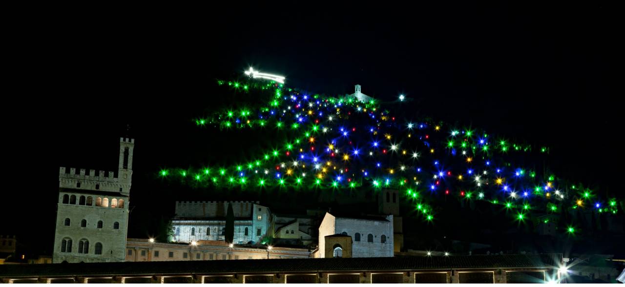 L\'albero di Natale più grande del mondo a Gubbio e Assisi